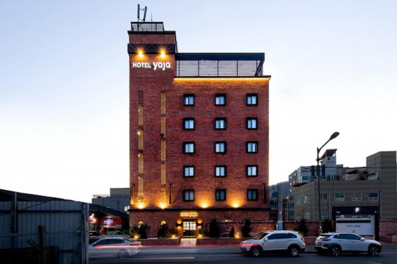 Hotel Yaja Gimhae Exteriör bild