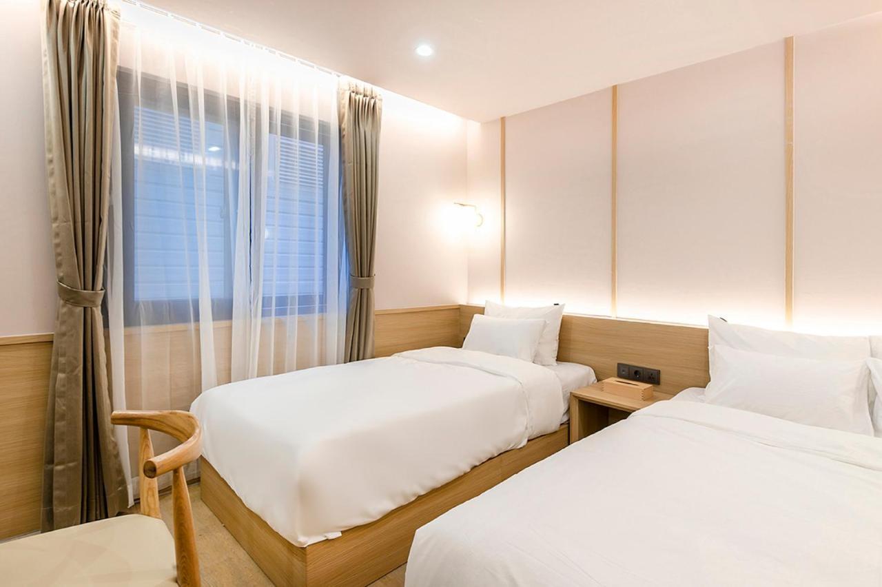 Hotel Yaja Gimhae Exteriör bild