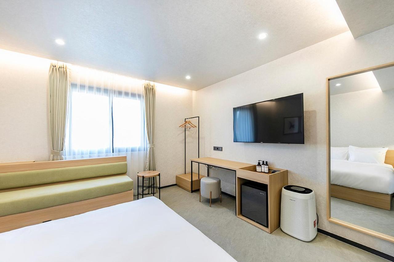 Hotel Yaja Gimhae Exteriör bild