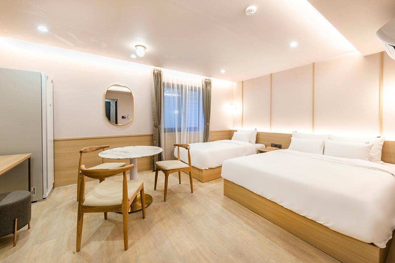 Hotel Yaja Gimhae Exteriör bild